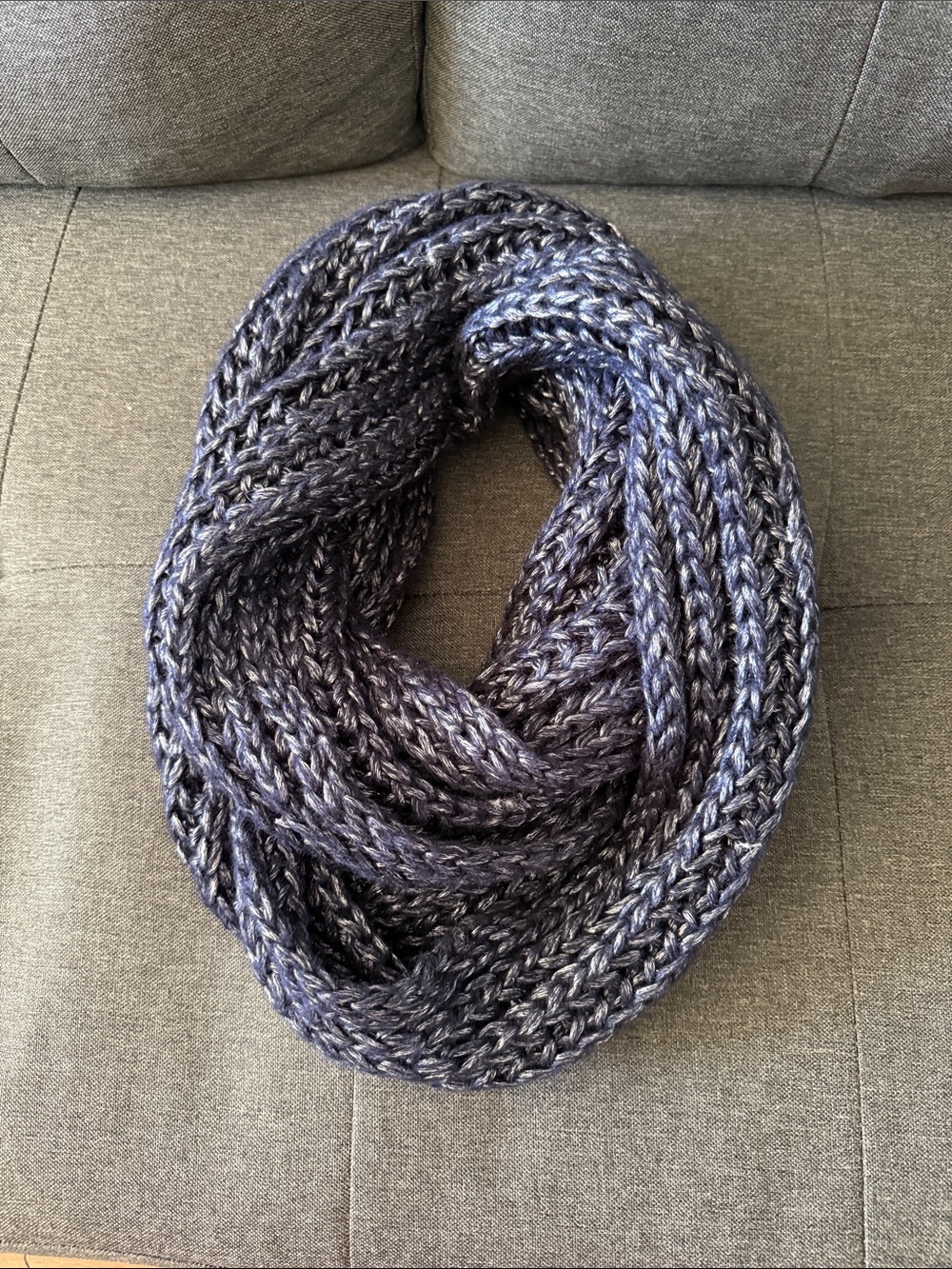Cozy Chunky Knit Infinity Scarf - Heathered Navy